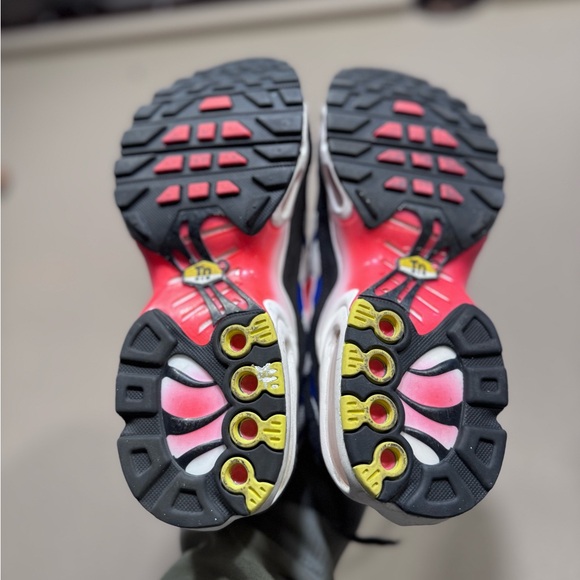 Nike Air Max Plus GS in the White/Game Royal/Black/Bright Crimson - Picture 6 of 7